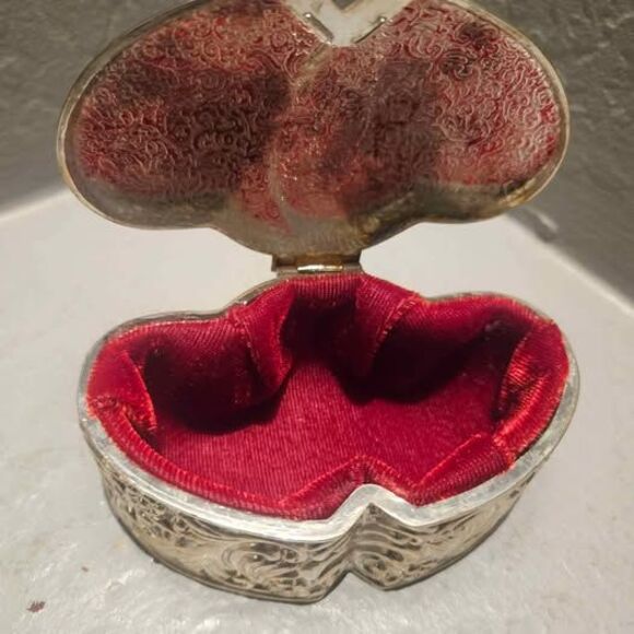 Antique Silver Plate Jewelry Trinket Box Double Heart Hinged 4" x 3" - Picture 3 of 7